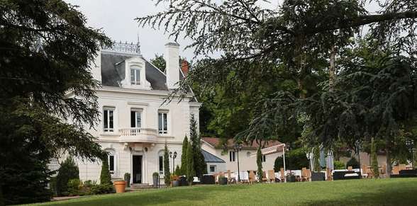 chateau tour de sevigny