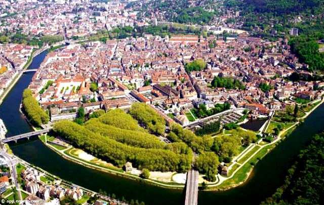 Berges Besançon et bouvle du Doubs x 640