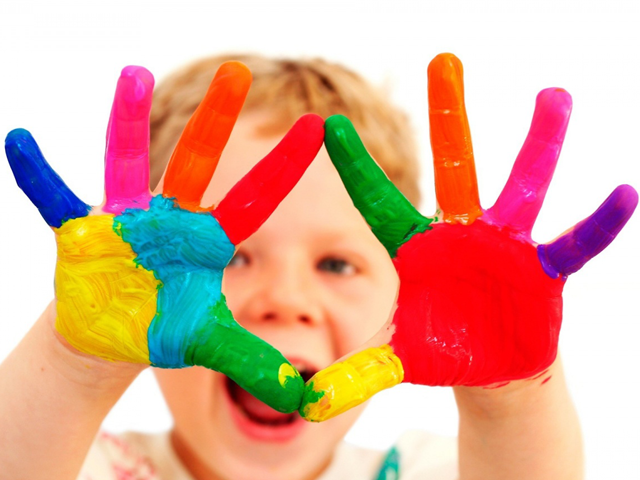 Mains enfant - 640 x 480